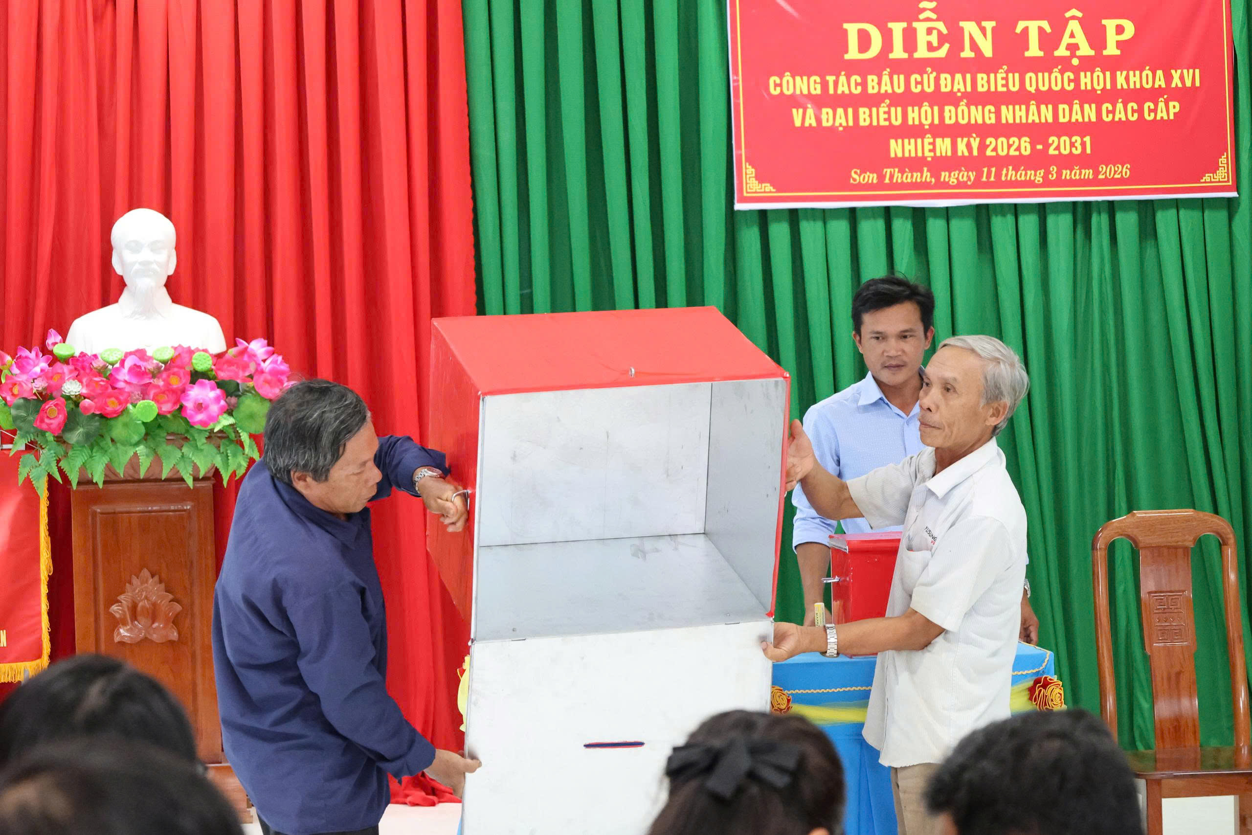 Sơn Thành: Tổ chức tập huấn nghiệp vụ và diễn tập công tác bầu cử